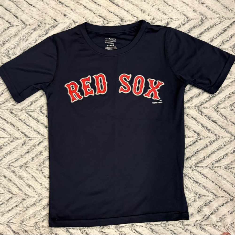 Kids Navy Red Sox Tee-Shirt. Size small, 8